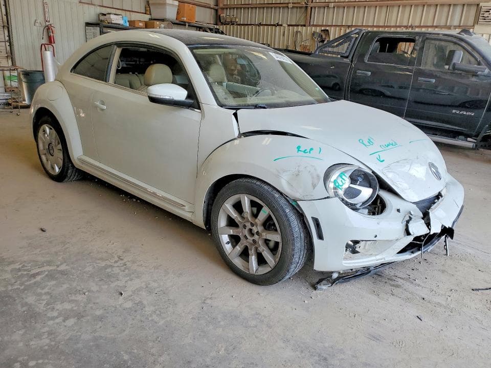 2019 VOLKSWAGEN BEETLE SE 4
