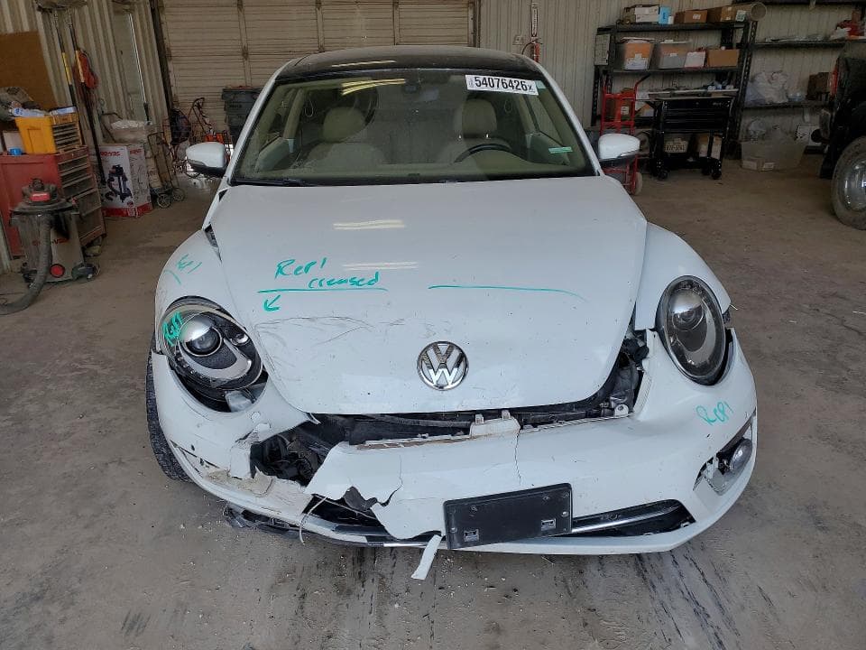 2019 VOLKSWAGEN BEETLE SE 5