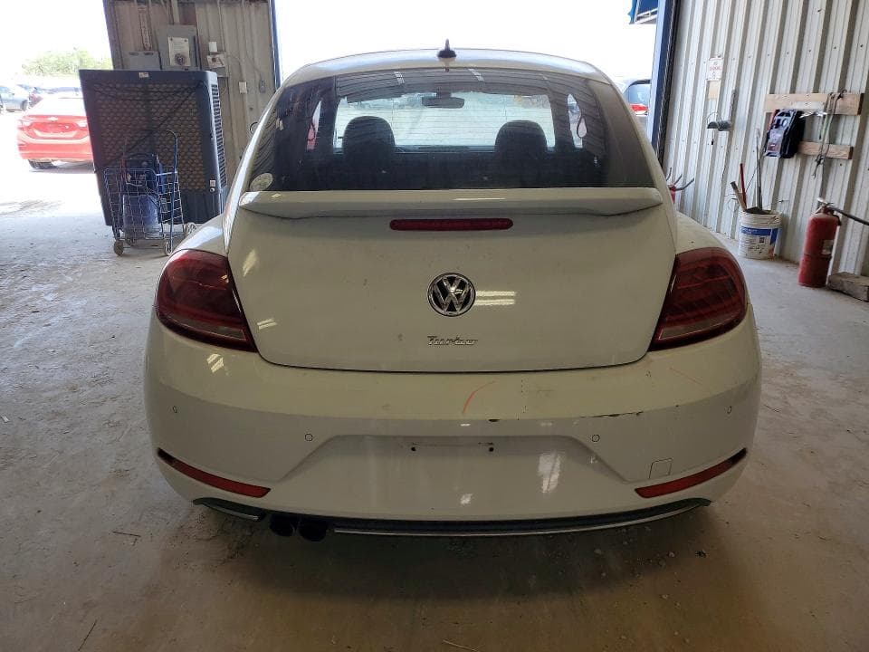 2019 VOLKSWAGEN BEETLE SE 6