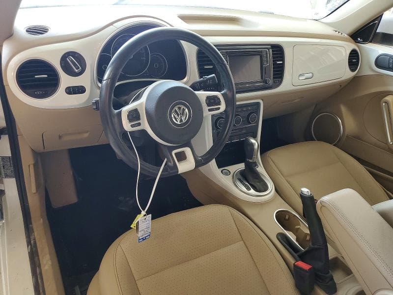 2019 VOLKSWAGEN BEETLE SE 8