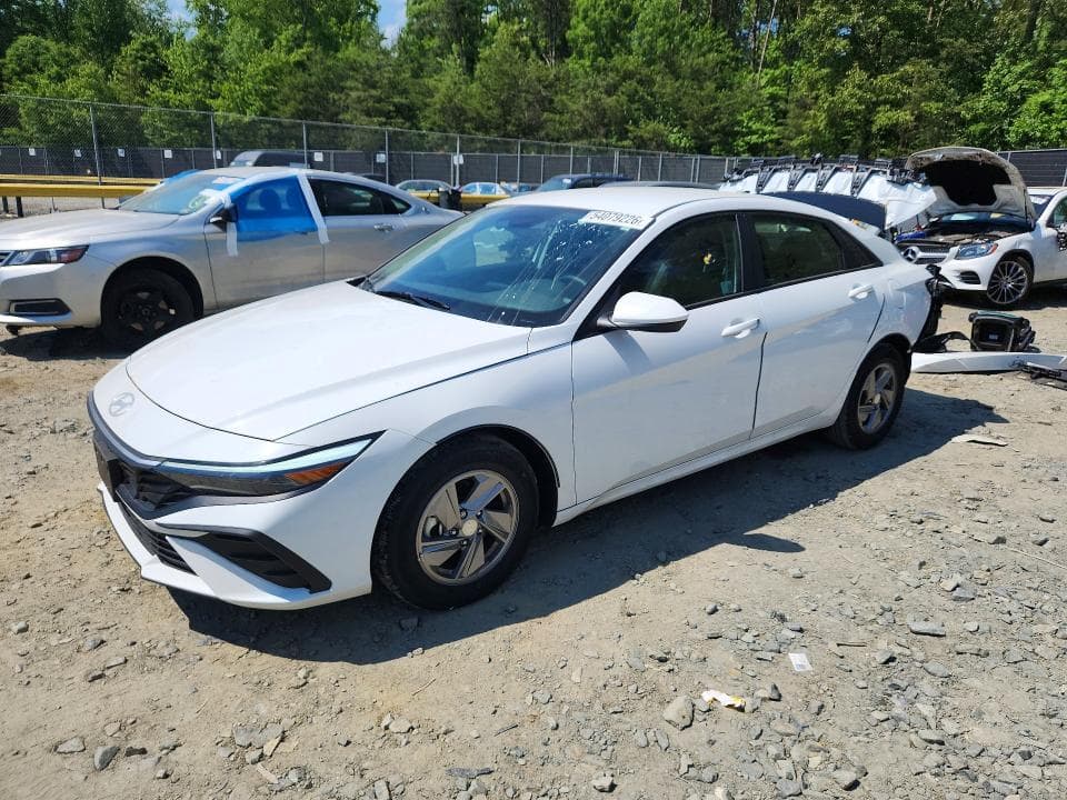 2024 HYUNDAI ELANTRA SE - 1