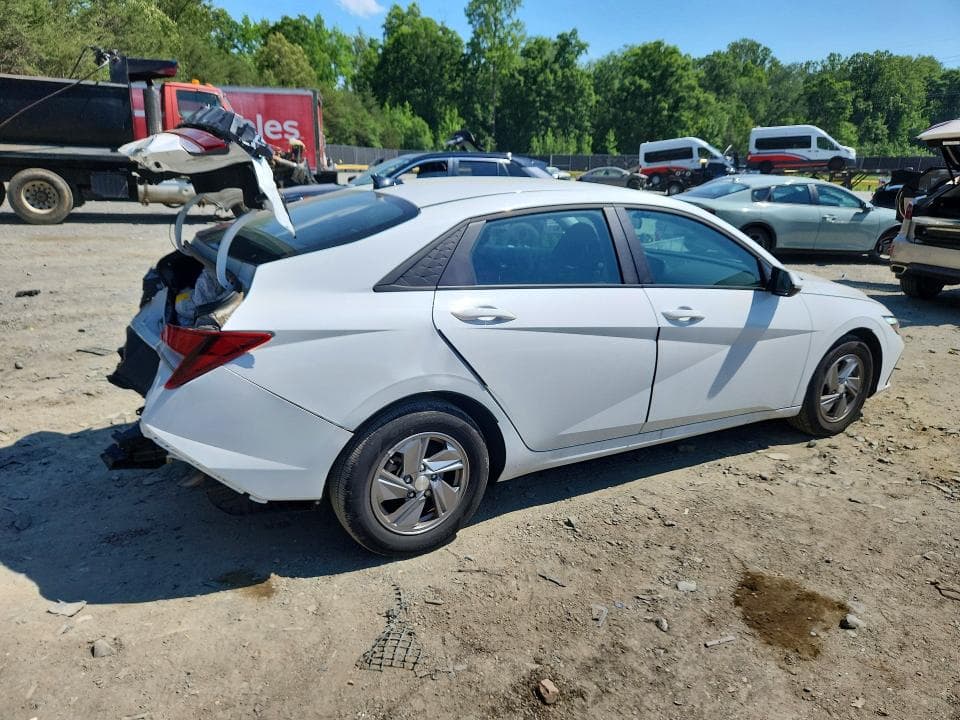 2024 HYUNDAI ELANTRA SE 3
