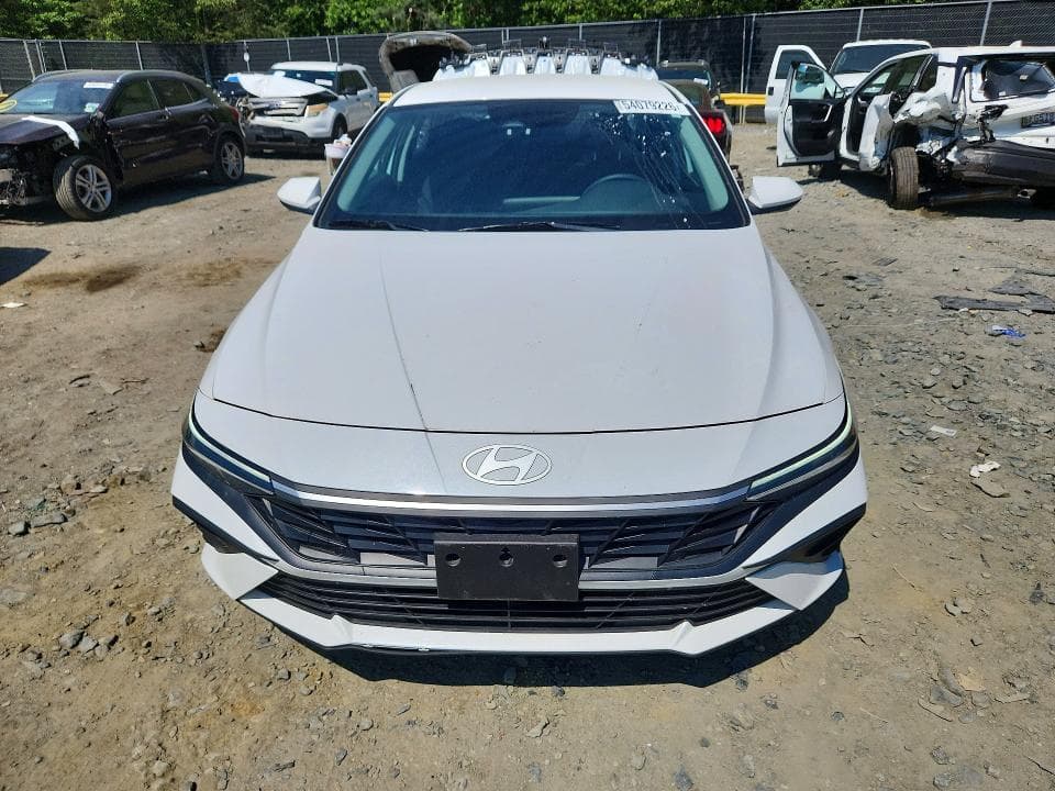 2024 HYUNDAI ELANTRA SE 5