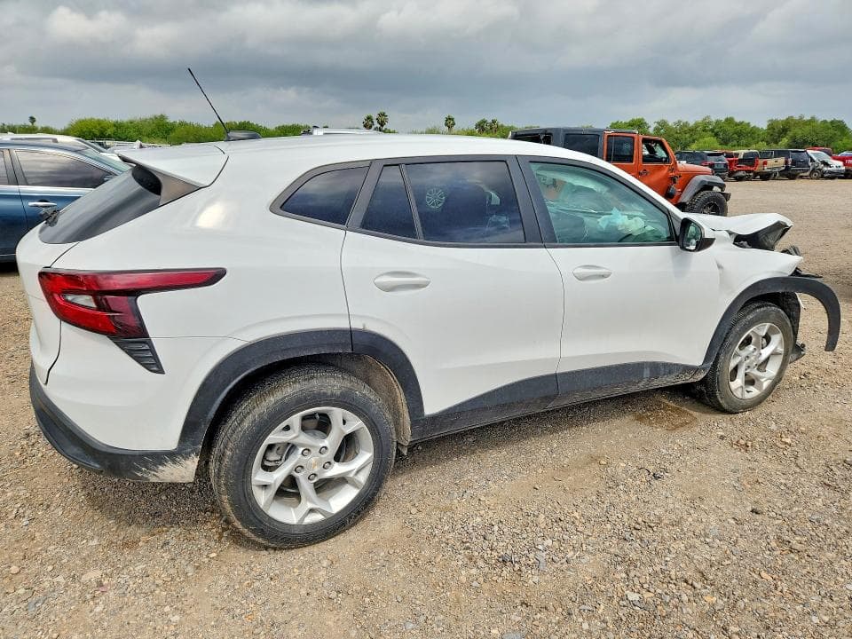 2024 CHEVROLET TRAX LS 3