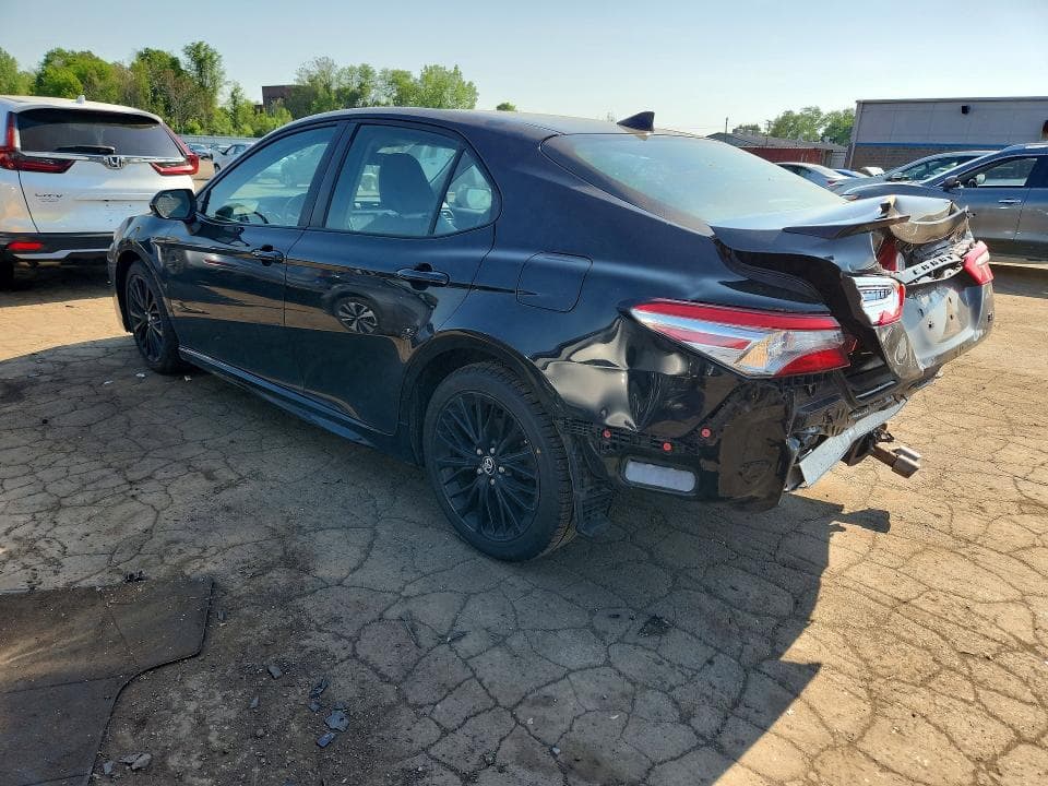 2019 TOYOTA CAMRY SE 2