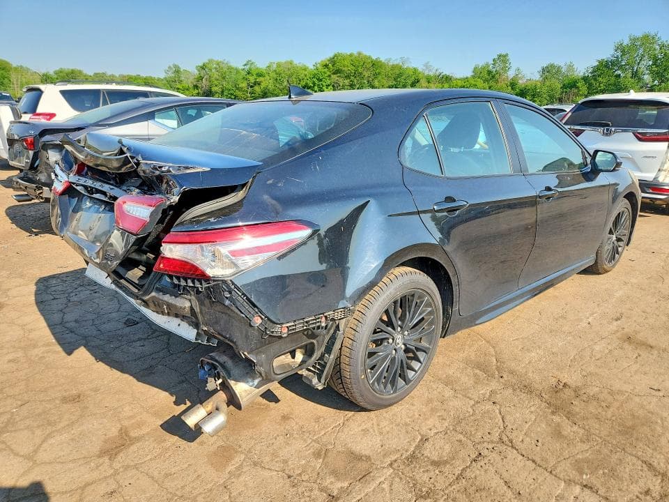 2019 TOYOTA CAMRY SE 3