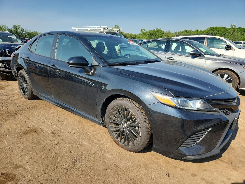 2019 TOYOTA CAMRY SE 4