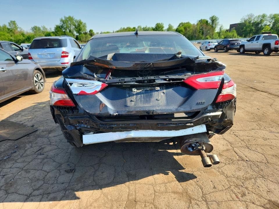 2019 TOYOTA CAMRY SE 6