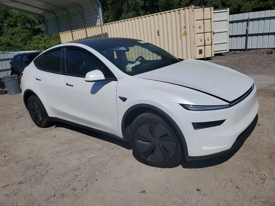 2026 TESLA MODEL Y 4