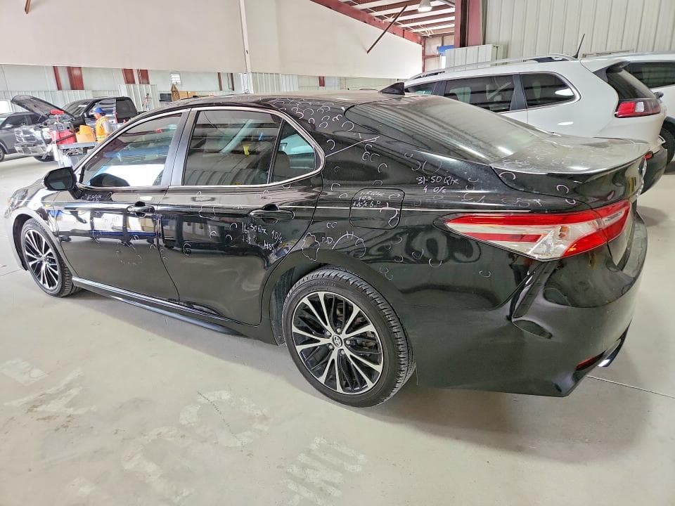 2020 TOYOTA CAMRY SE SE 2