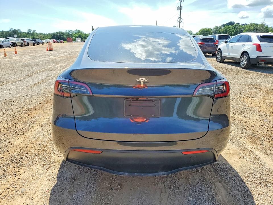 2025 TESLA MODEL Y 6