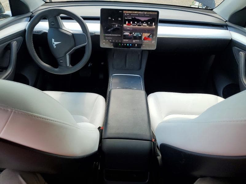 2025 TESLA MODEL Y 8