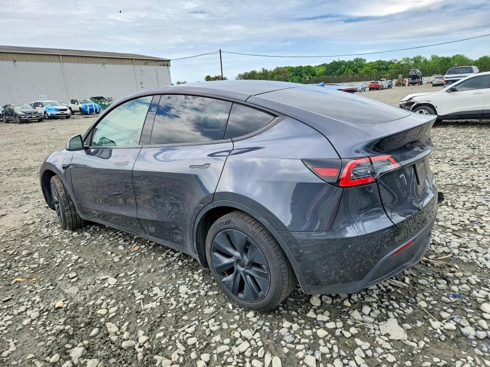 2025 TESLA MODEL Y 2