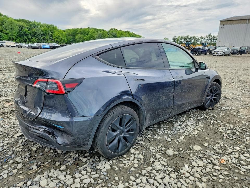 2025 TESLA MODEL Y 3