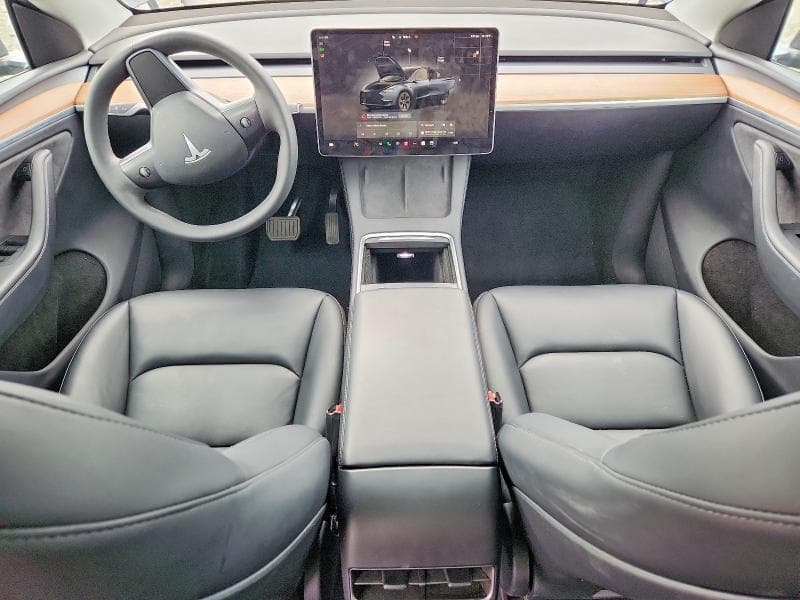 2025 TESLA MODEL Y 8