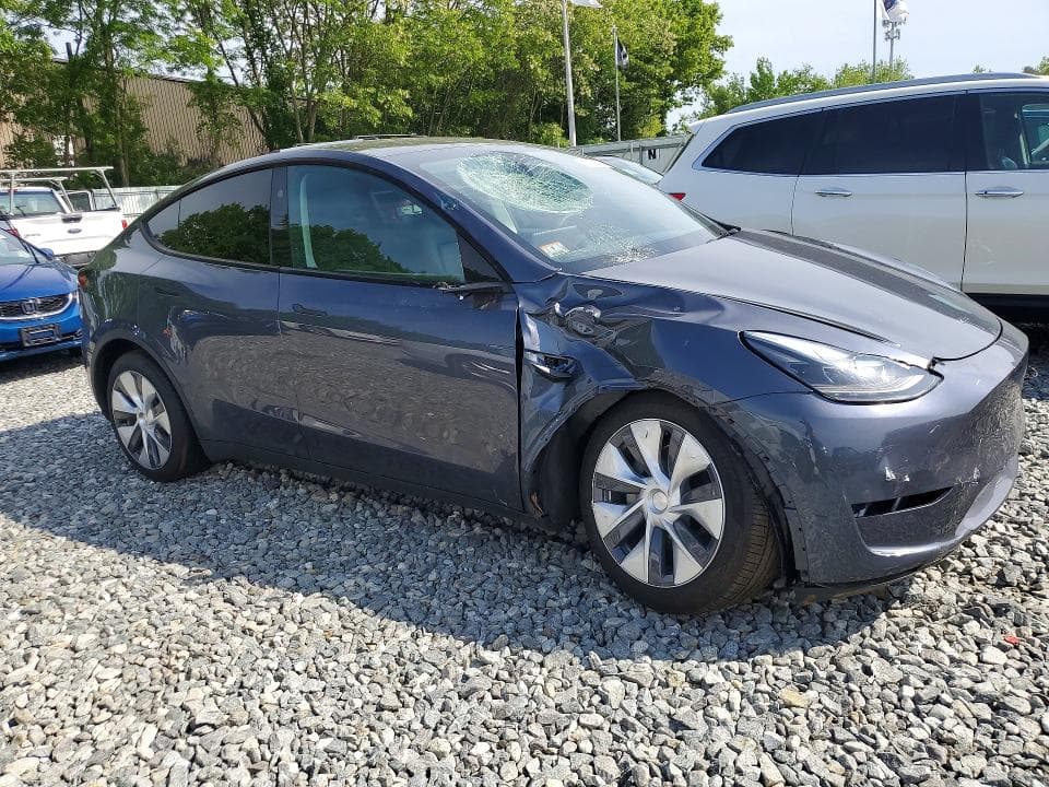 2023 TESLA MODEL Y 4