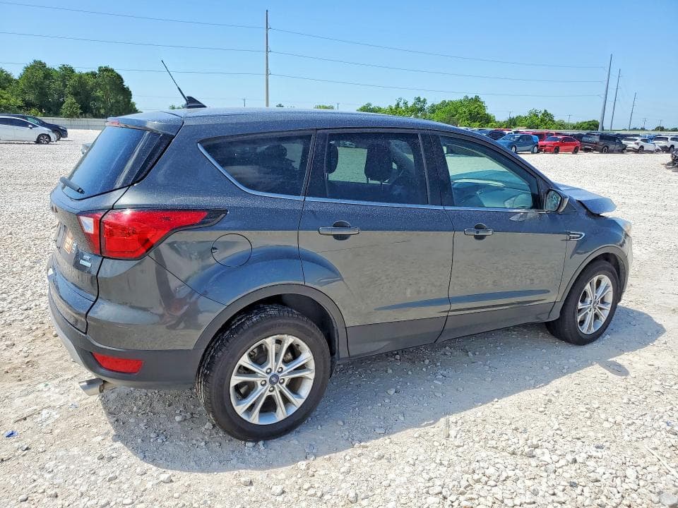 2019 FORD ESCAPE SE 4