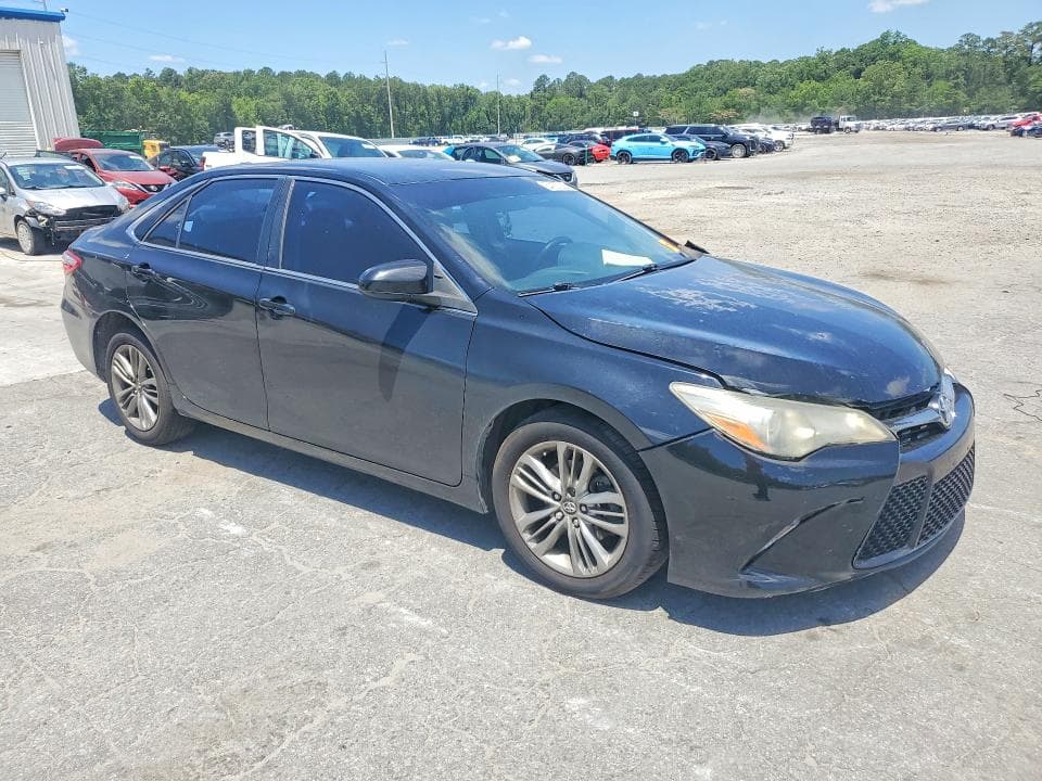 2017 TOYOTA CAMRY SE 4