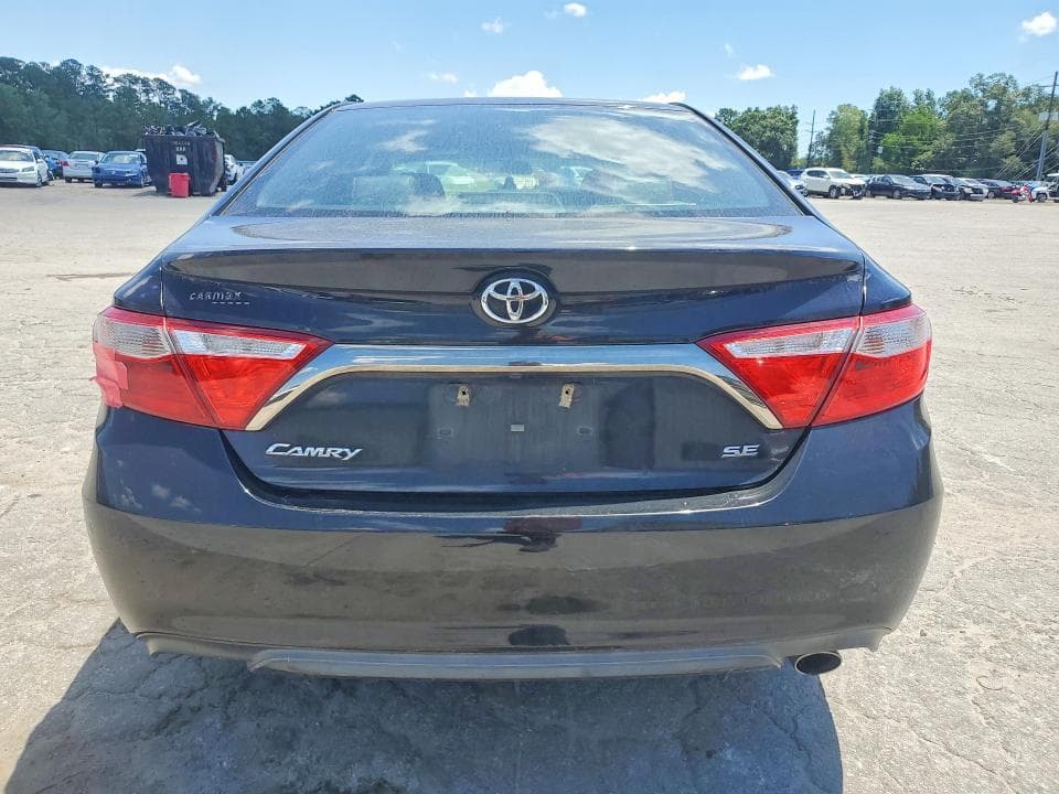 2017 TOYOTA CAMRY SE 6
