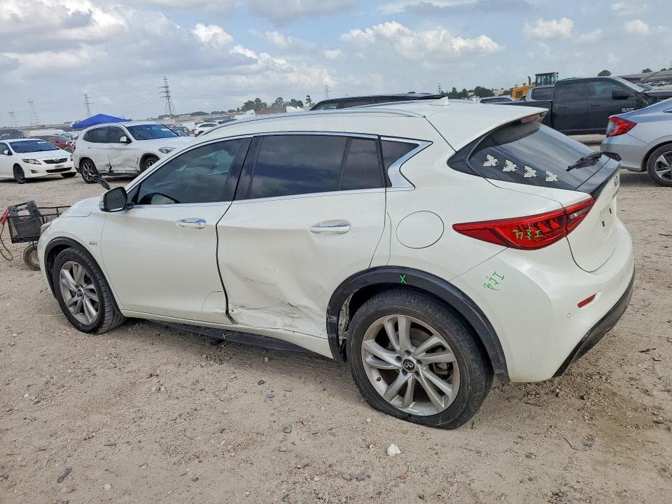2017 INFINITI QX30 BASE 2