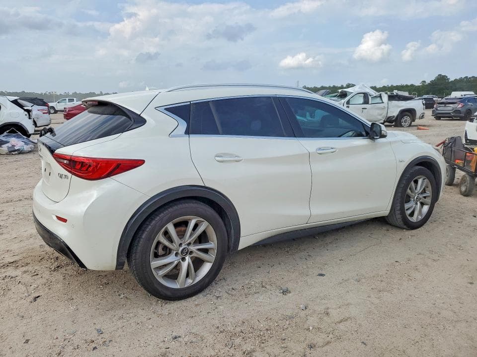 2017 INFINITI QX30 BASE 3