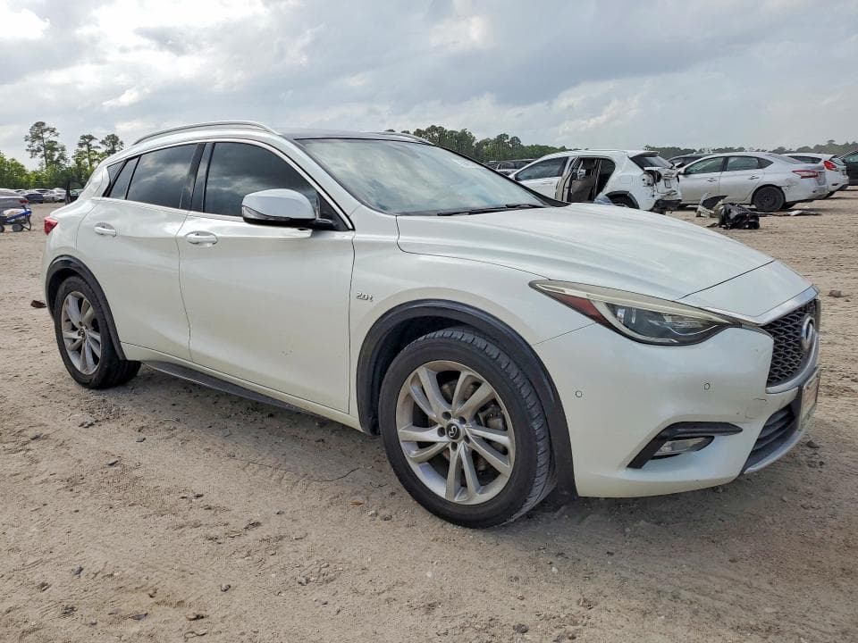 2017 INFINITI QX30 BASE 4