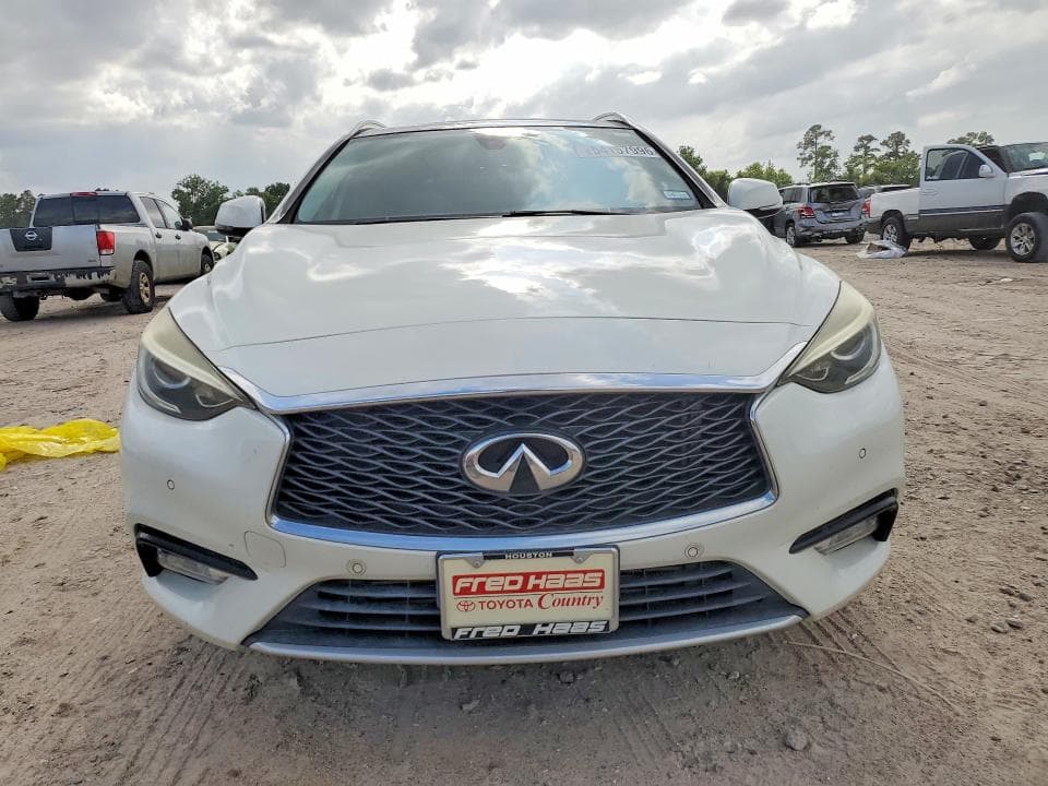 2017 INFINITI QX30 BASE 5
