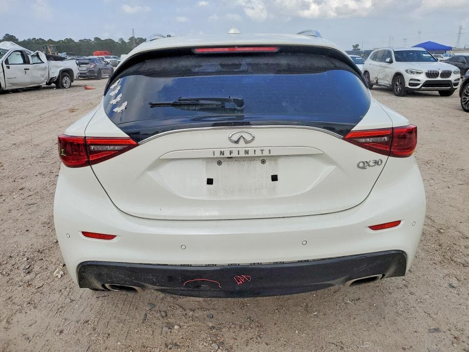 2017 INFINITI QX30 BASE 6