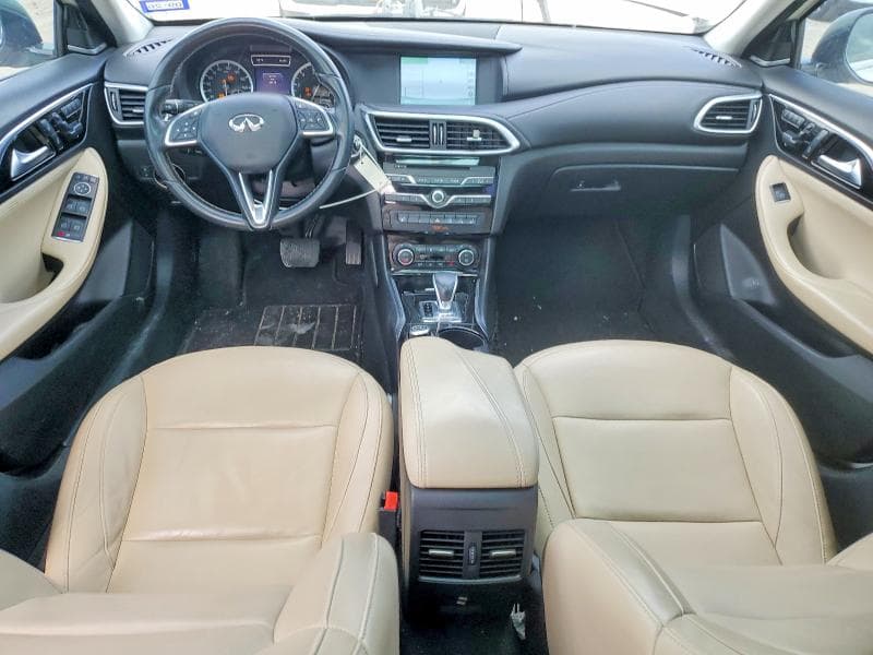 2017 INFINITI QX30 BASE 8