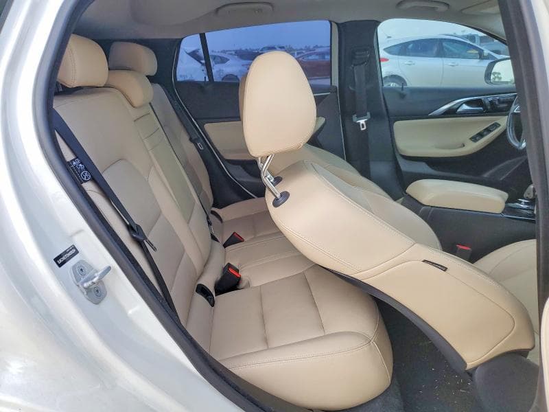 2017 INFINITI QX30 BASE 10