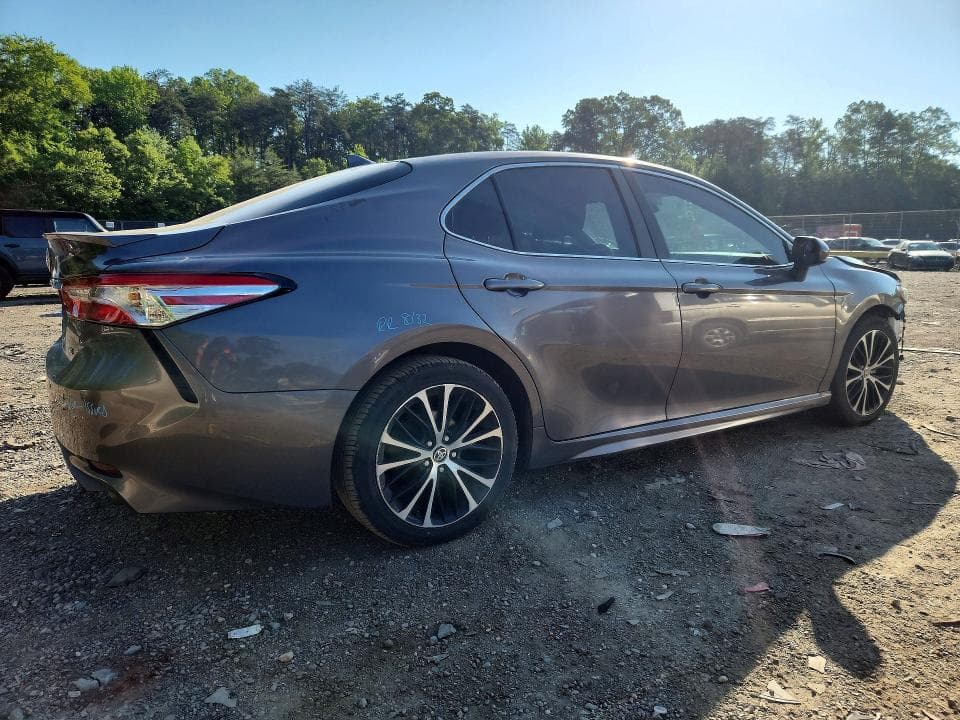 2020 TOYOTA CAMRY SE SE 3