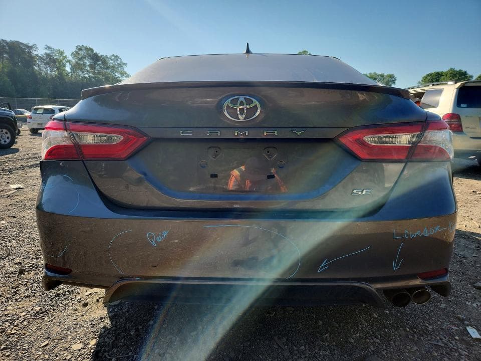 2020 TOYOTA CAMRY SE SE 6