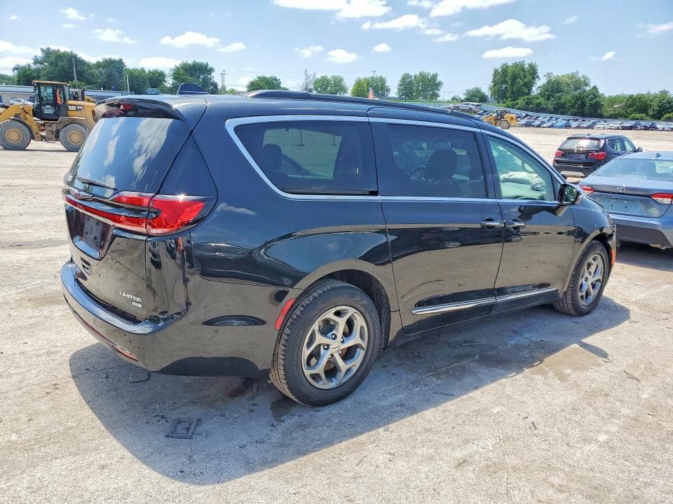 2022 CHRYSLER PACIFICA LIMITED 3