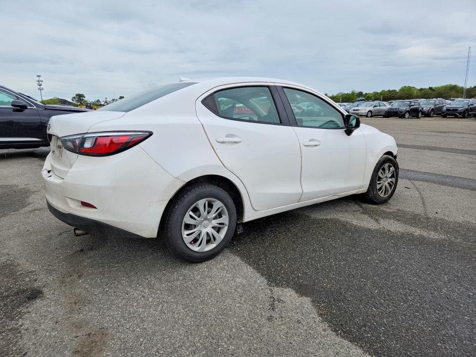 2019 TOYOTA YARIS L 3