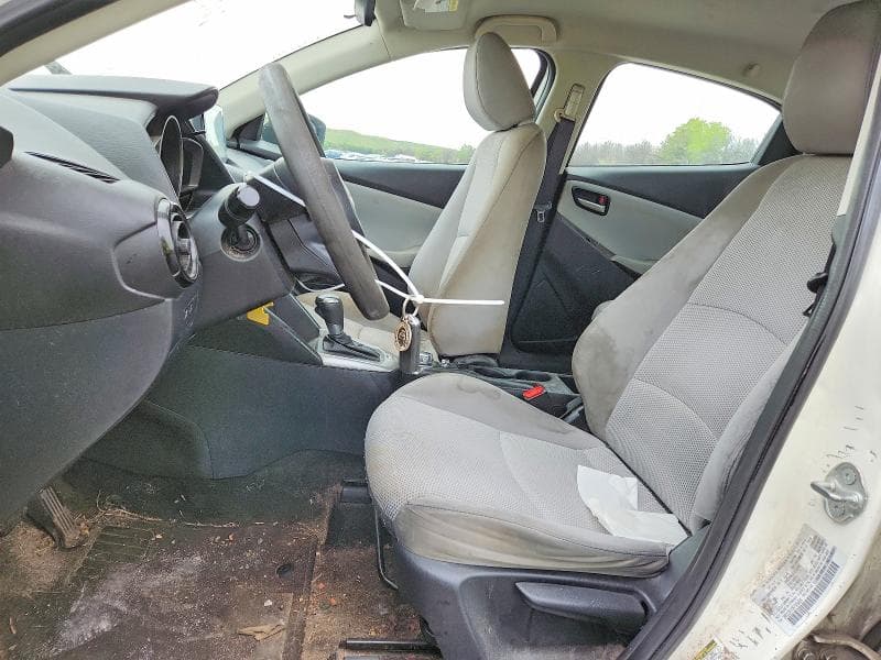2019 TOYOTA YARIS L 7