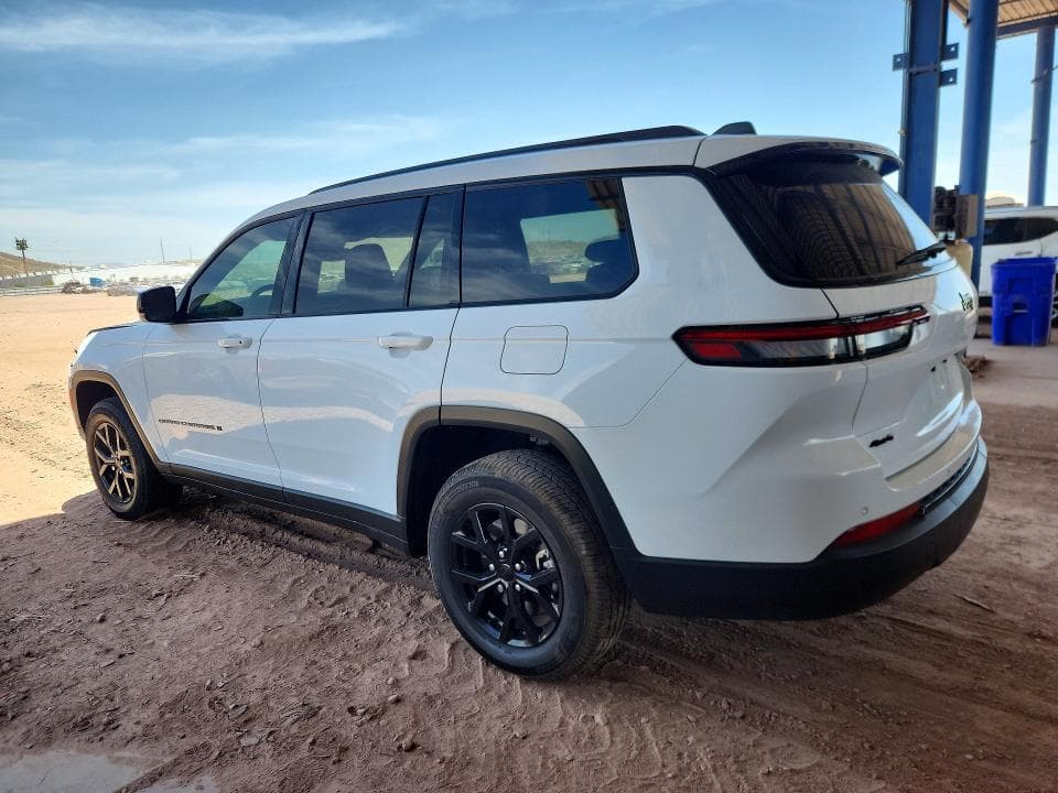 2024 JEEP GRAND CHEROKEE L LAREDO 2
