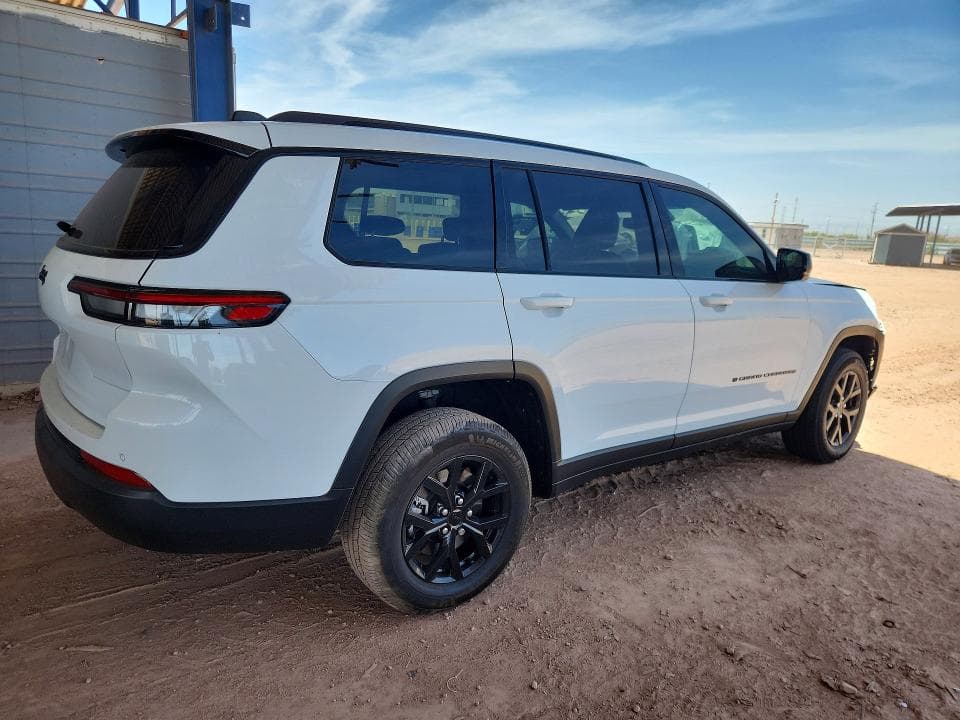 2024 JEEP GRAND CHEROKEE L LAREDO 3