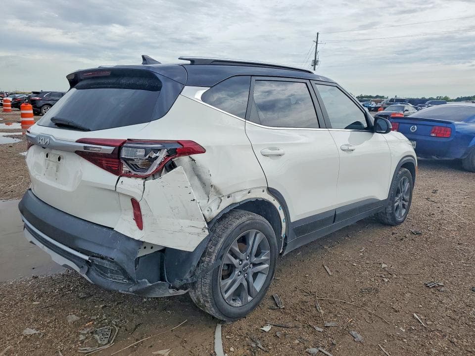 2022 KIA SELTOS S 3
