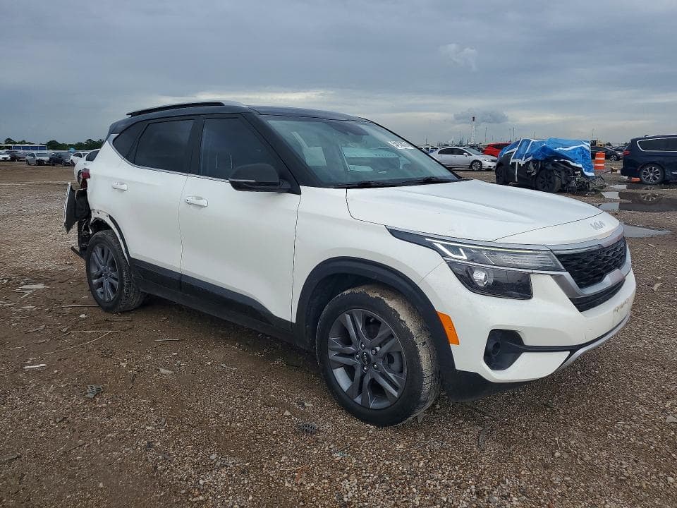 2022 KIA SELTOS S 4