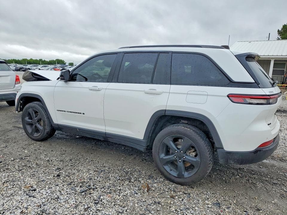 2023 JEEP GRAND CHEROKEE LAREDO 2