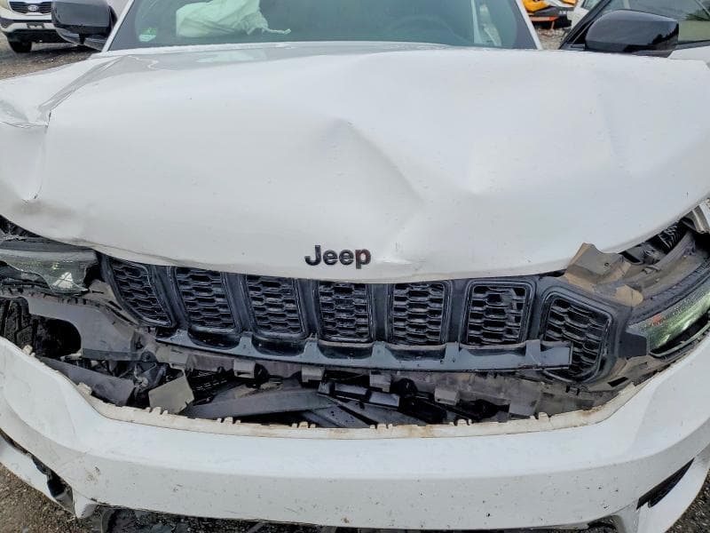 2023 JEEP GRAND CHEROKEE LAREDO 12