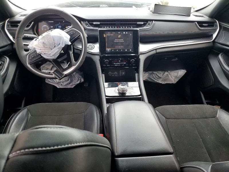 2023 JEEP GRAND CHEROKEE LAREDO 8