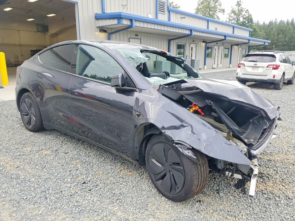 2026 TESLA MODEL Y 4