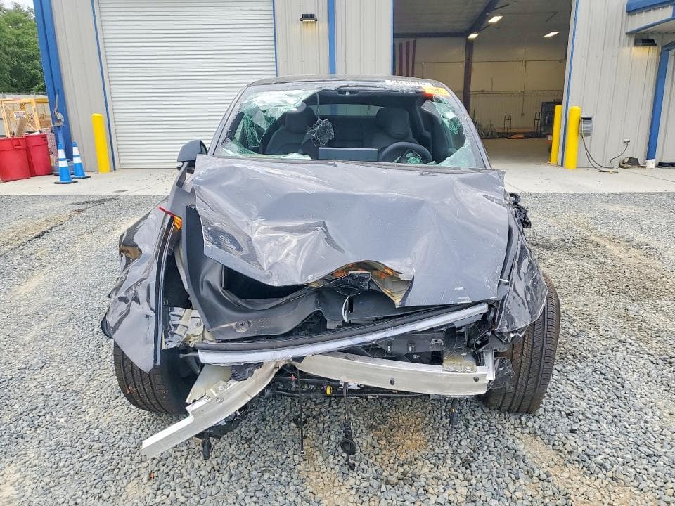 2026 TESLA MODEL Y 5