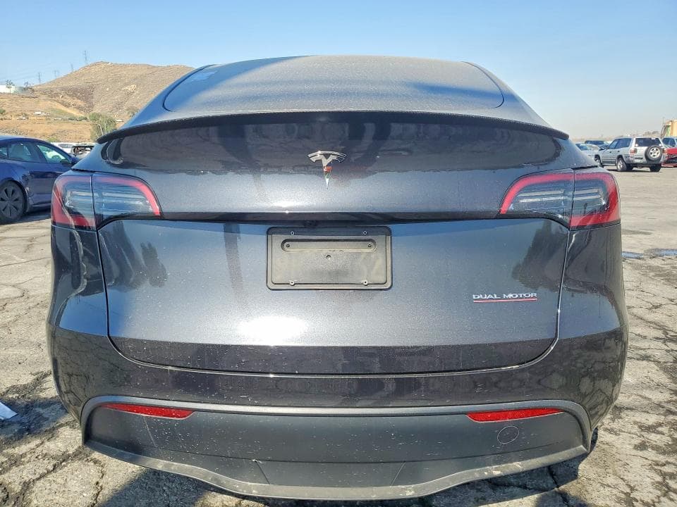 2025 TESLA MODEL Y 6