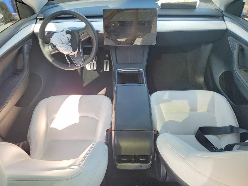 2025 TESLA MODEL Y 8