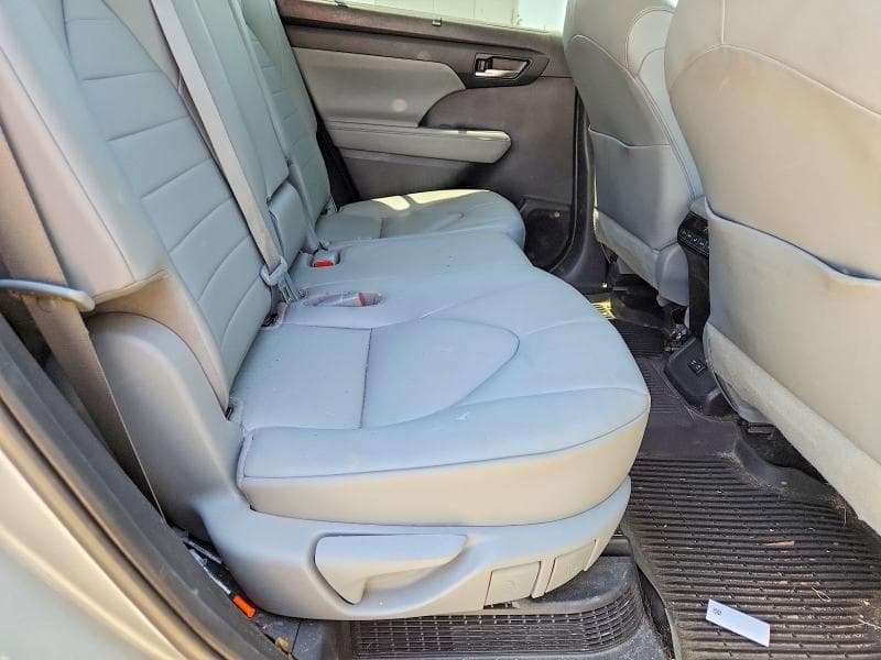 2020 TOYOTA HIGHLANDER HYBRID XLE 11
