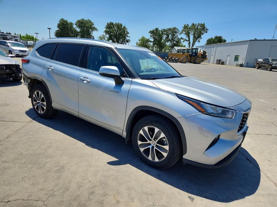 2020 TOYOTA HIGHLANDER HYBRID XLE 4