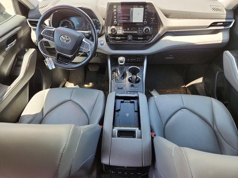 2020 TOYOTA HIGHLANDER HYBRID XLE 8