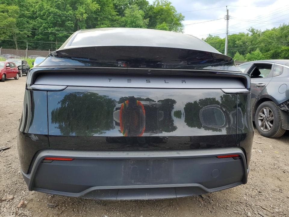 2026 TESLA MODEL Y 6